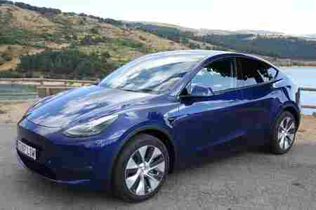 Probamos el Tesla Model Y: así es como este SUV 100% eléctrico atiborrado de tecnología consigue enamorar a los fans de los deportivos