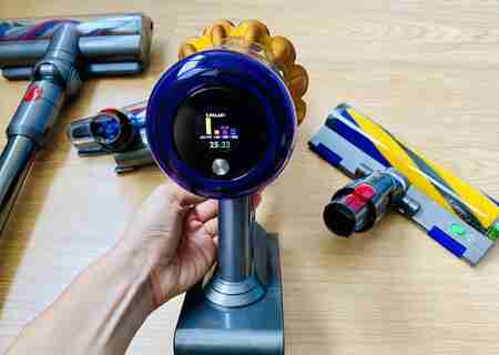 Dyson V15 Detect Absolute, análisis: más que un avanzado aspirador sin cable, es un arma letal contra la suciedad